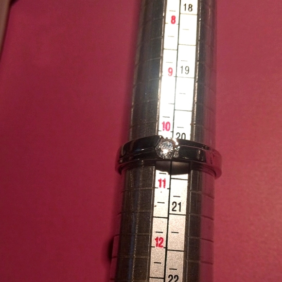 Silver colored band with zircon stone adj - Picture 1 of 1